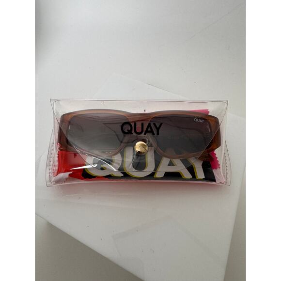 QUAY, NO ENVY, NWOT’s Caramel Rectangular Sunglasses - Picture 9 of 9